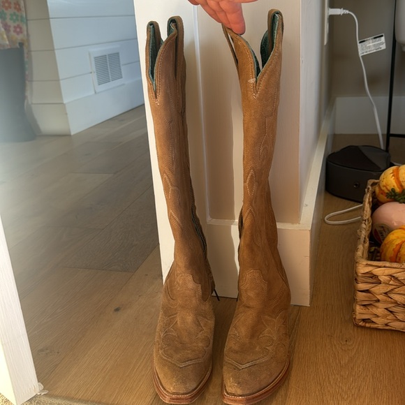 Like new Corral cowboy boots - Picture 2 of 6